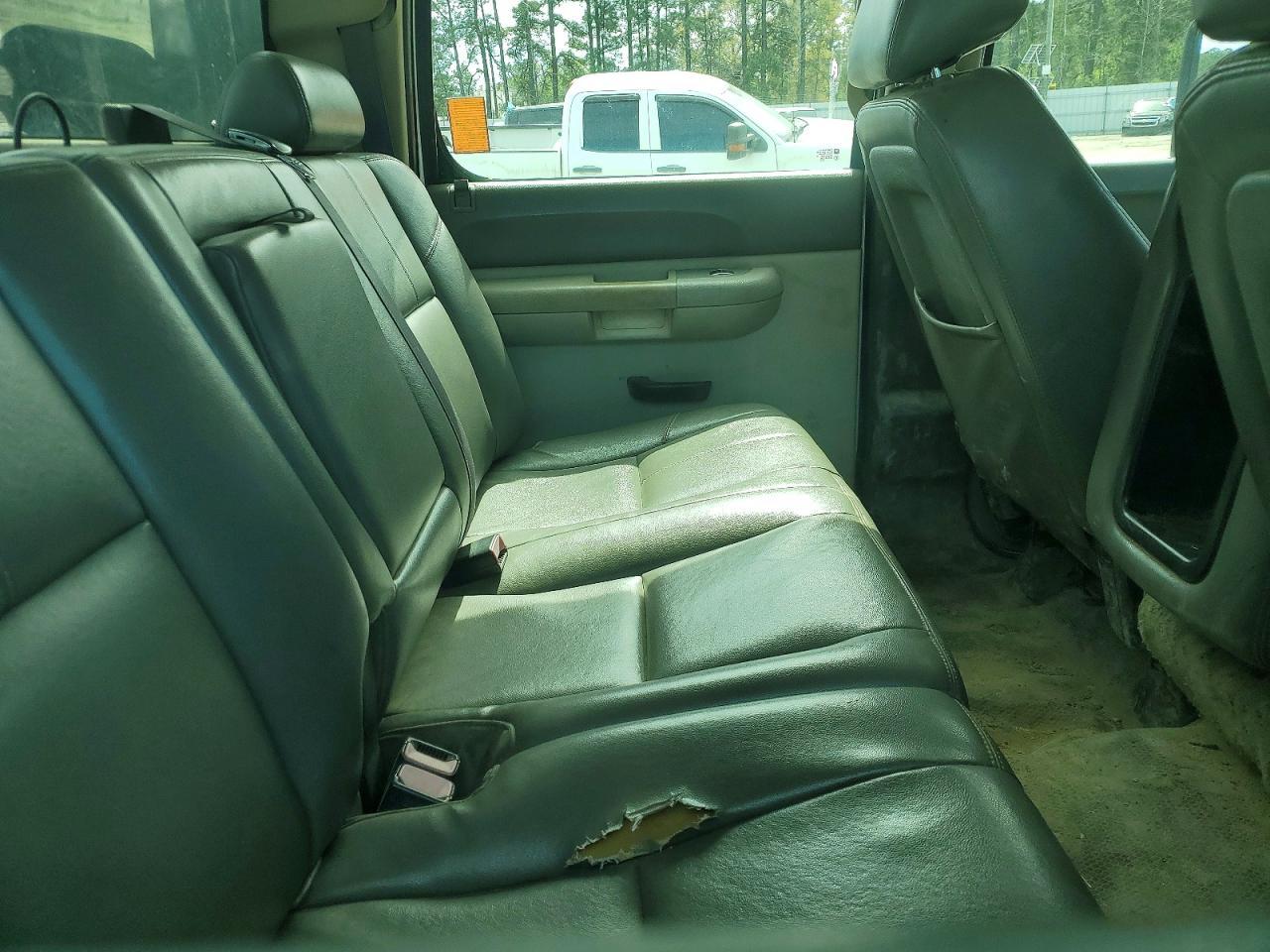 2013 Chevrolet Silverado Flatbed Truck