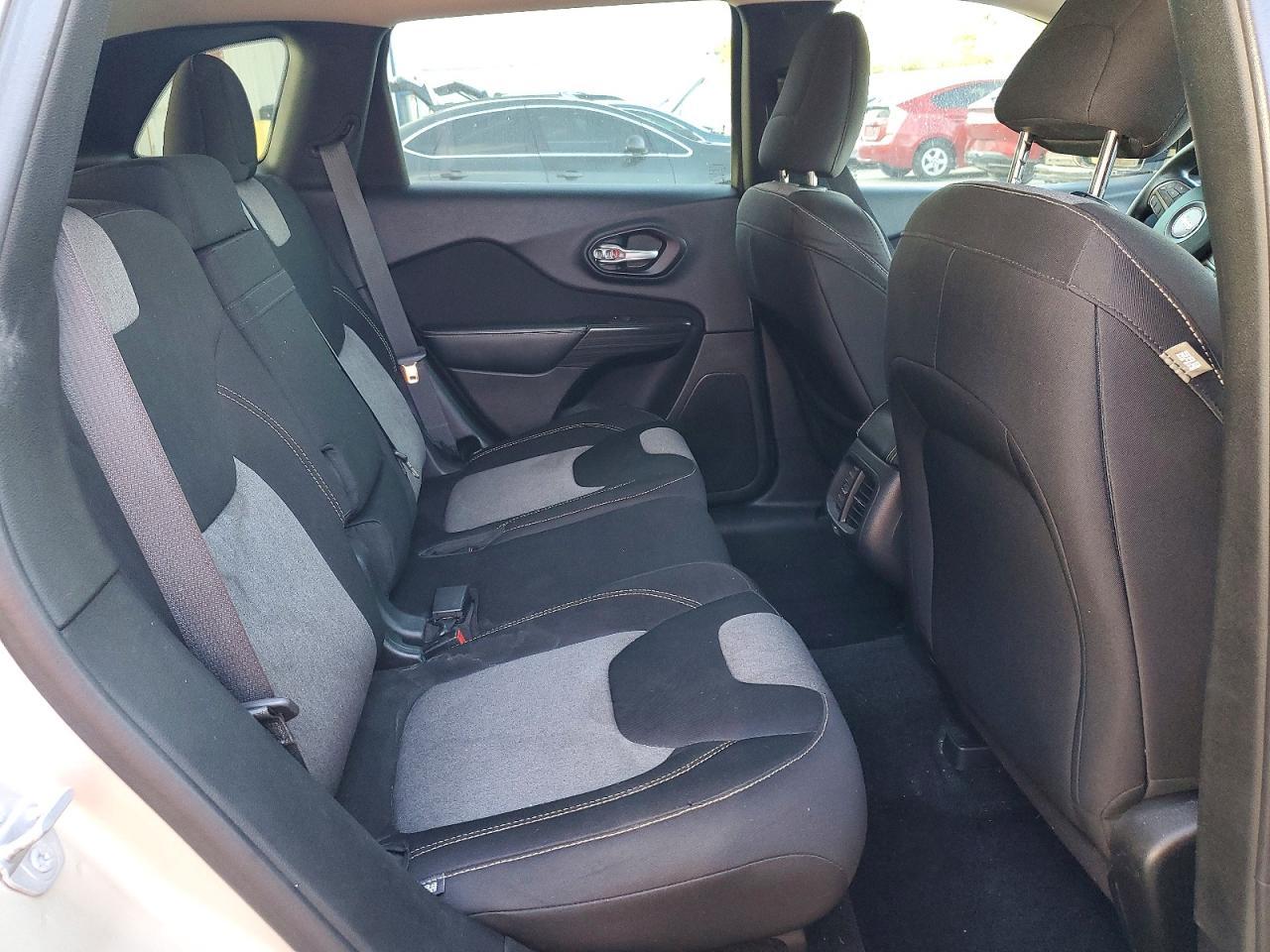 2015 Jeep Cherokee Sport