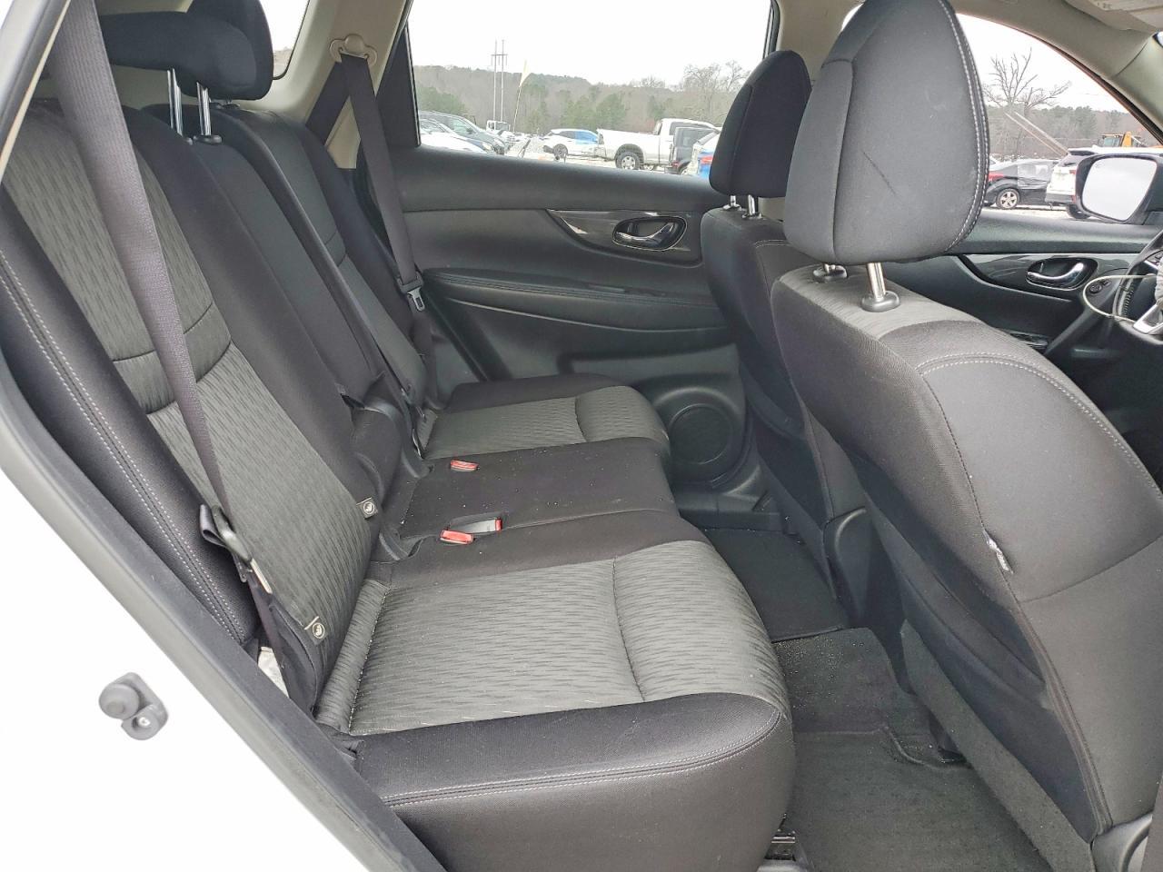 2020 Nissan Rogue sv