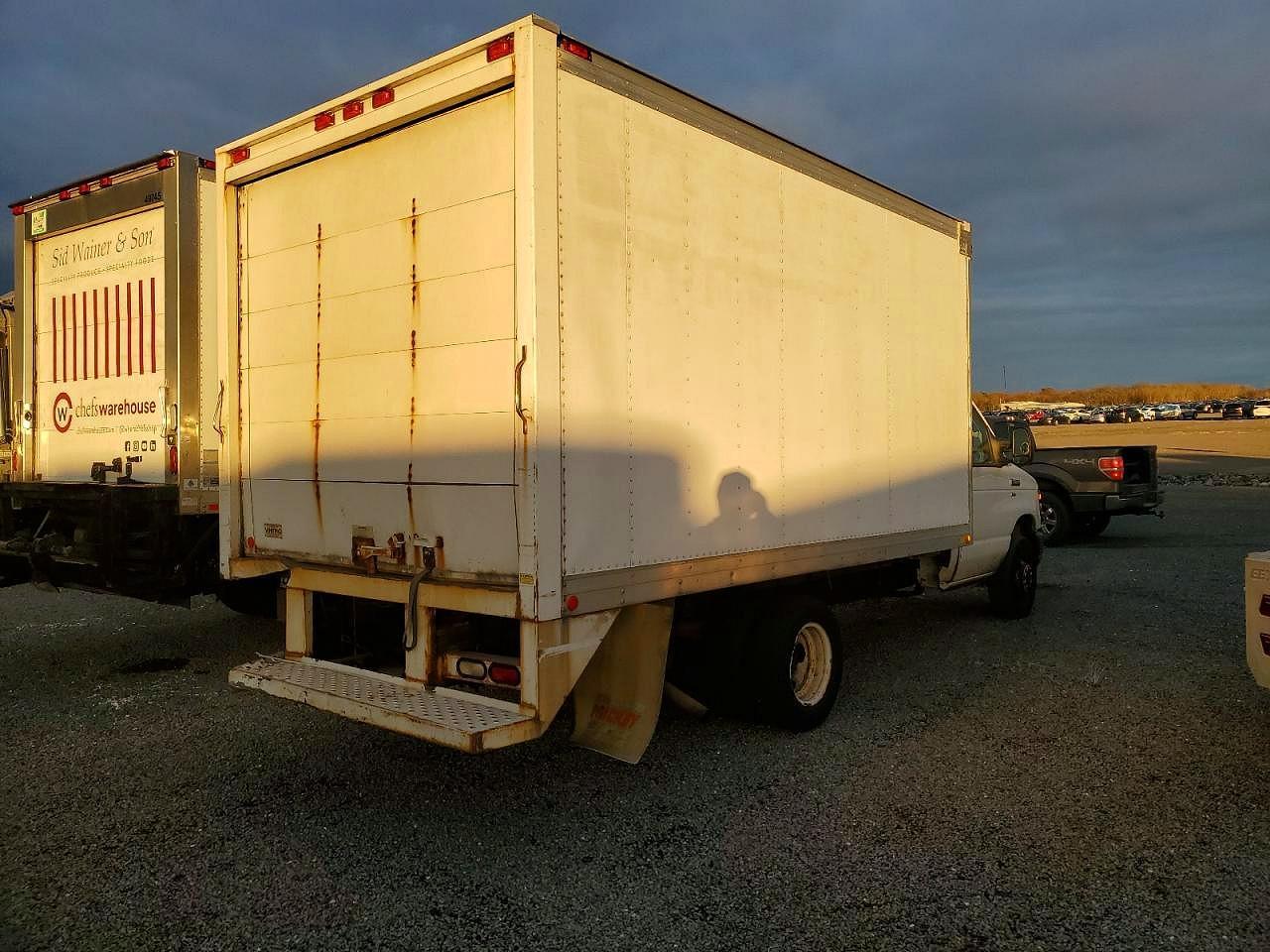 2012 Ford Econoline E450 Super Duty Cutaway Van