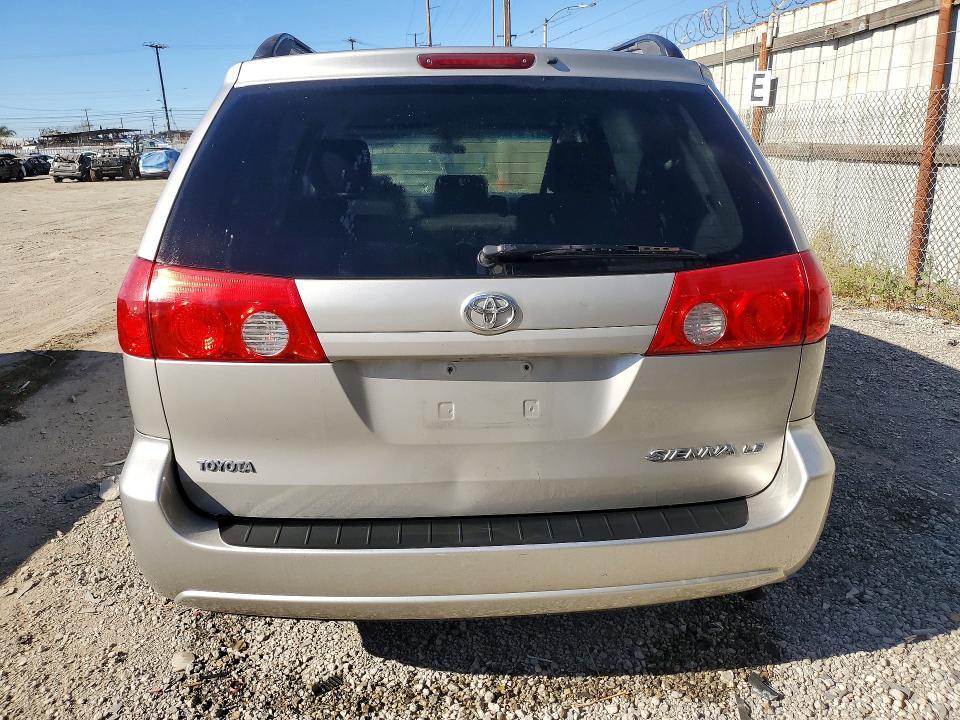 2008 Toyota Sienna le 8-passenger