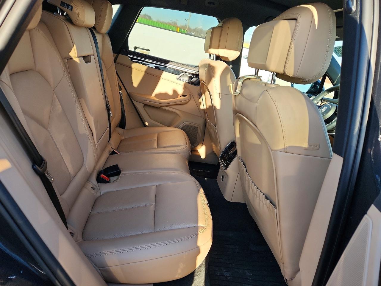 2023 Porsche Macan Base