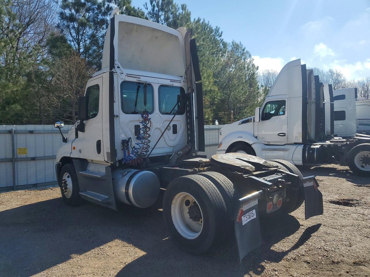 2016 Freightliner Cascadia 125 Semi Truck