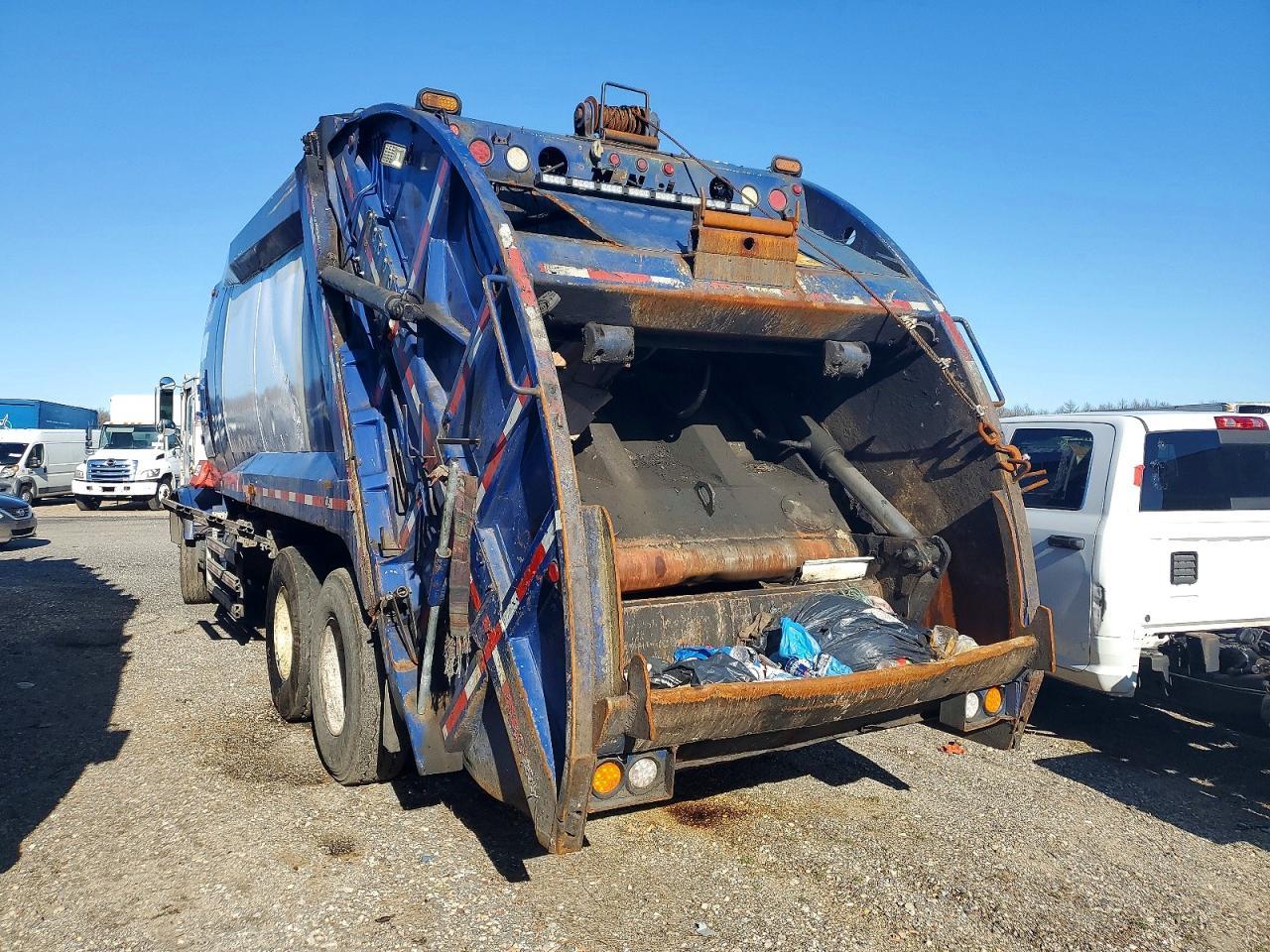2011 Mack 600 MRU600