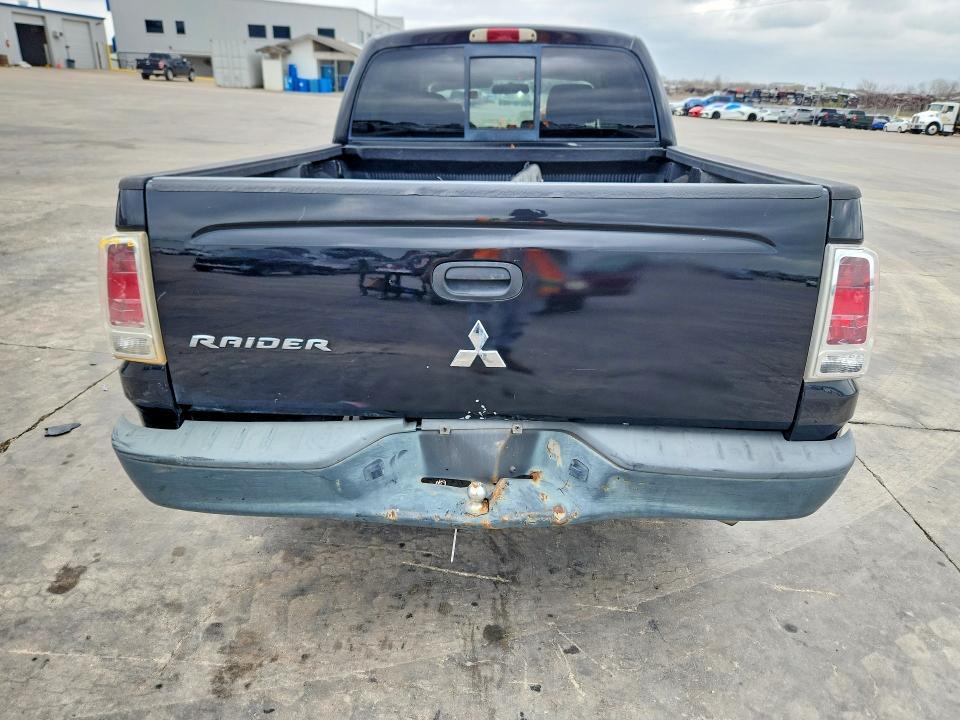 2009 Mitsubishi Raider LS