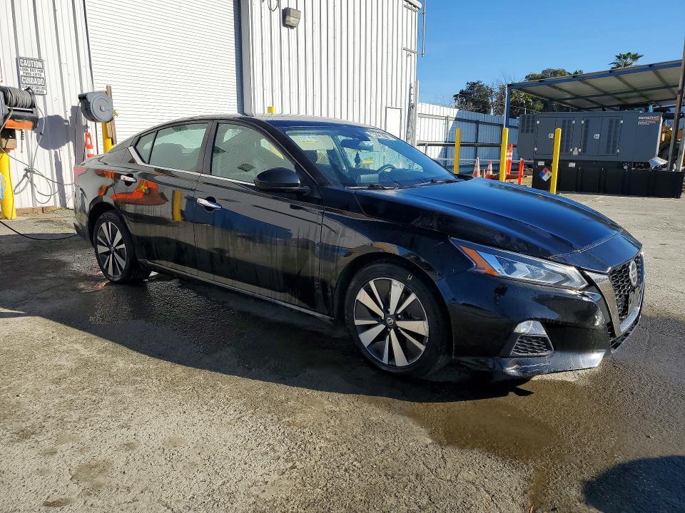 2022 Nissan Altima 2.5 sv