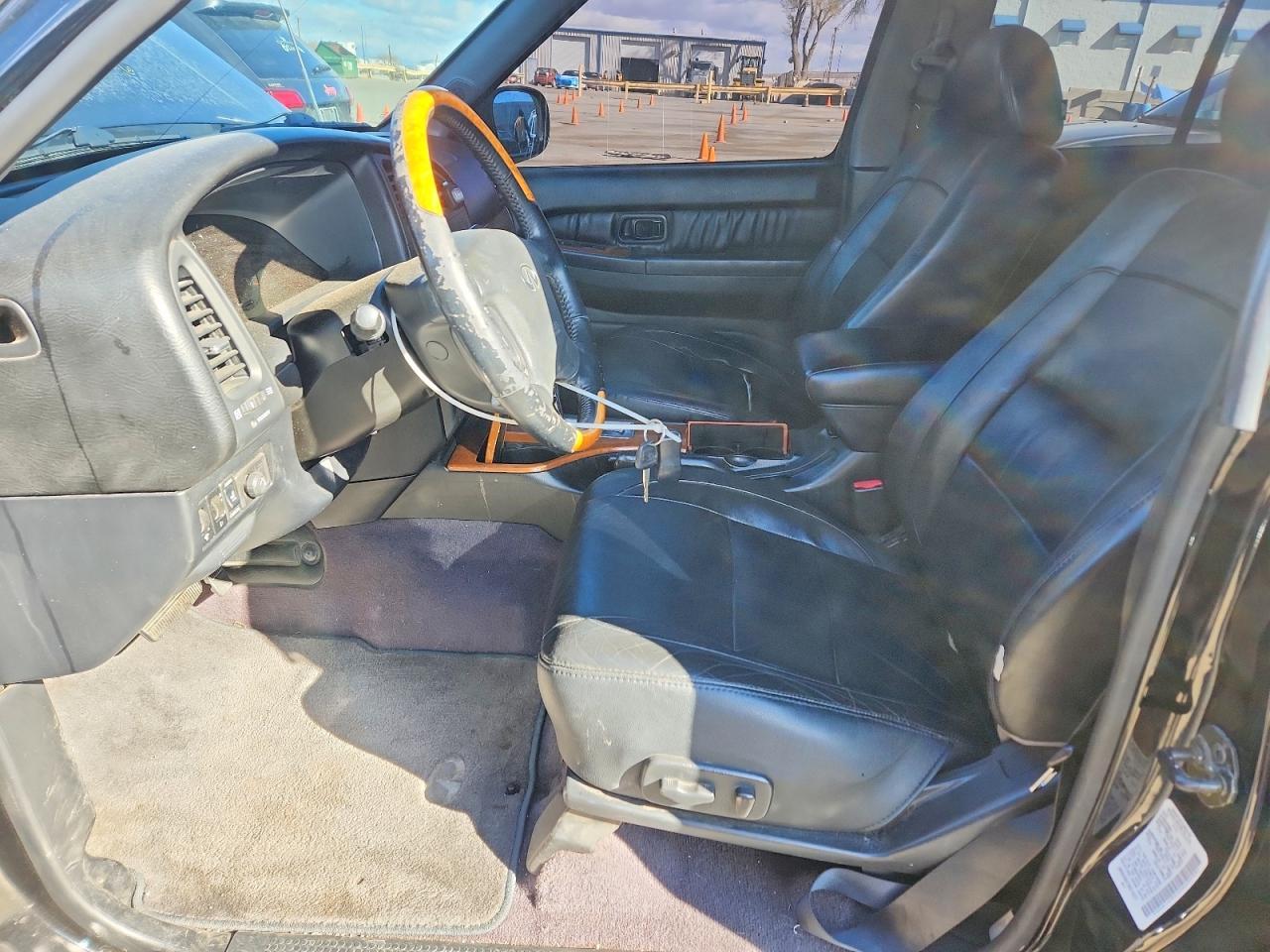 2002 Infiniti QX4 Base