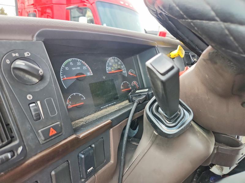 2016 Volv O VNL Semi Truck