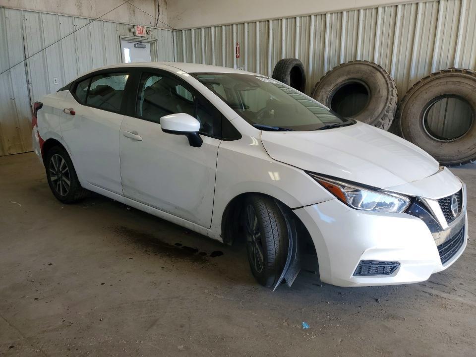 2022 Nissan Versa sv