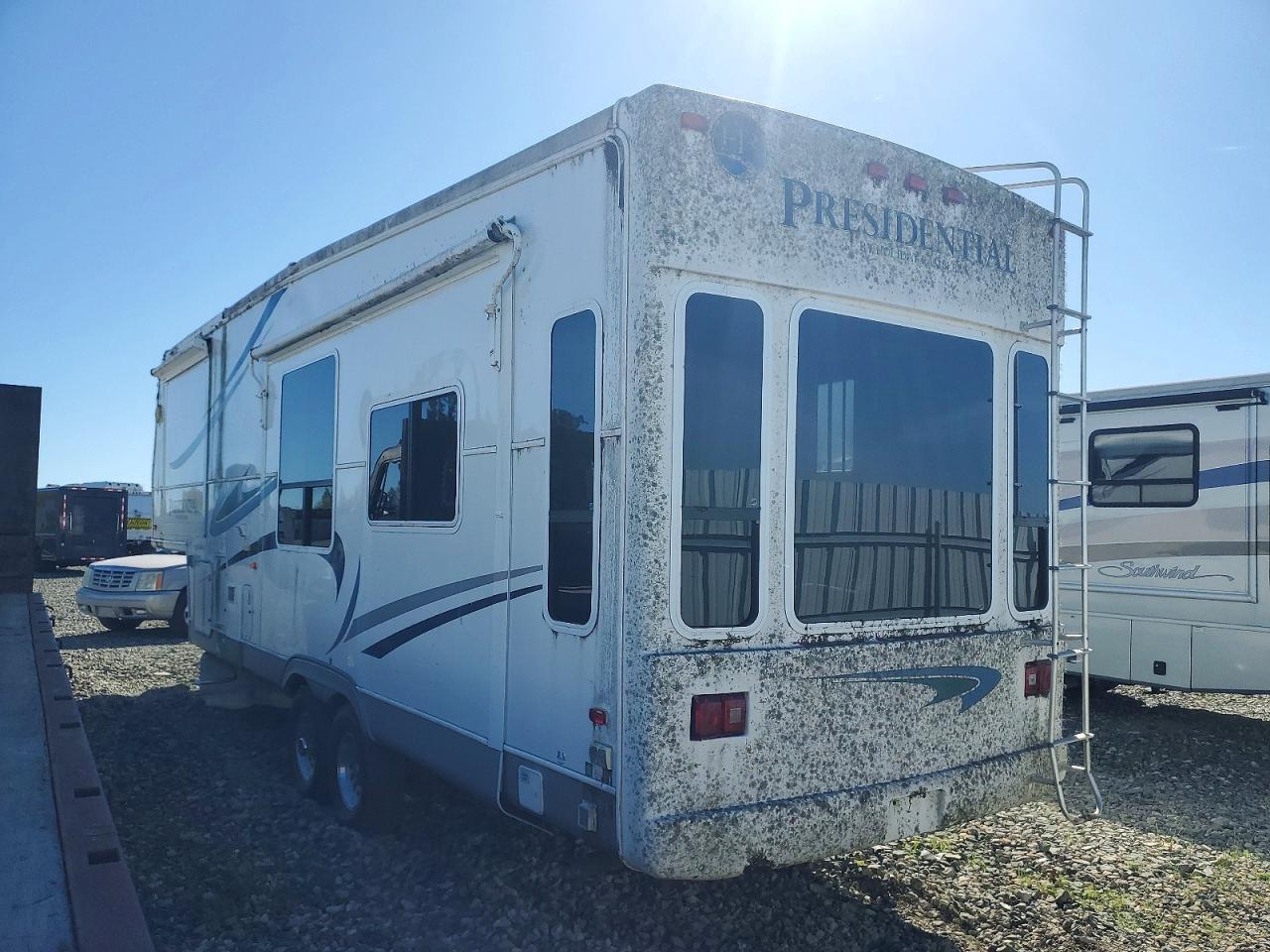 2006 Holiday Presidential Camper