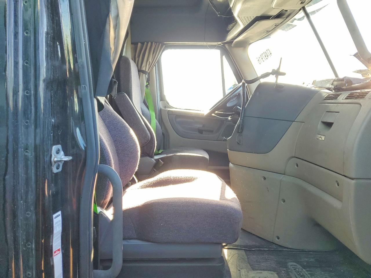 2017 Freightliner Cascadia 125