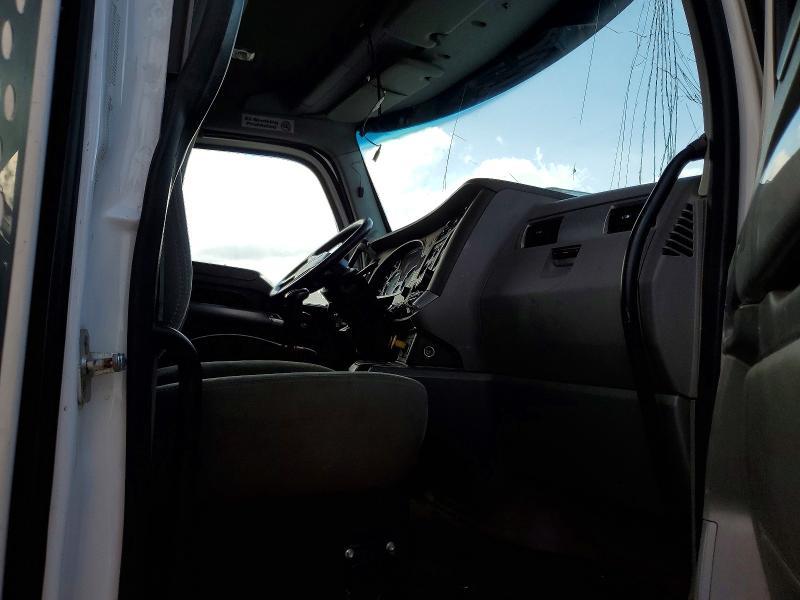 2016 Kenworth T880 Semi Truck