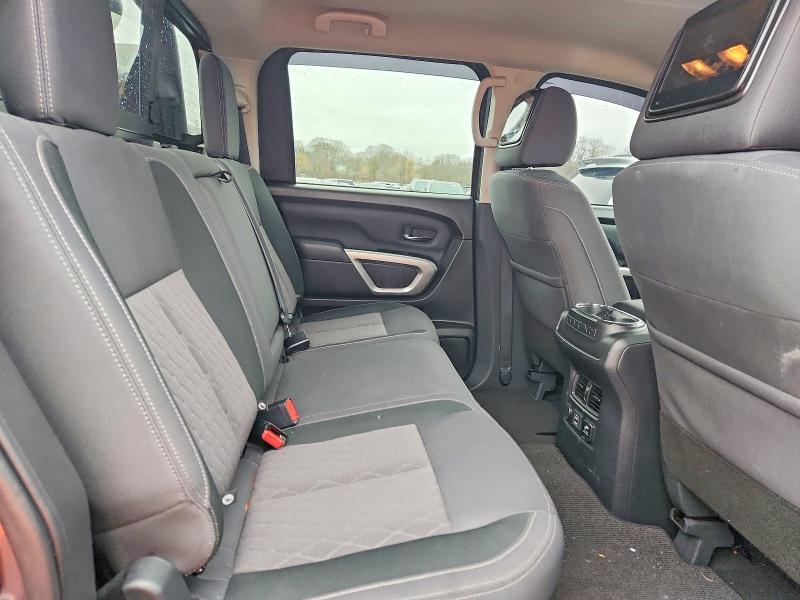 2024 Nissan Titan SV