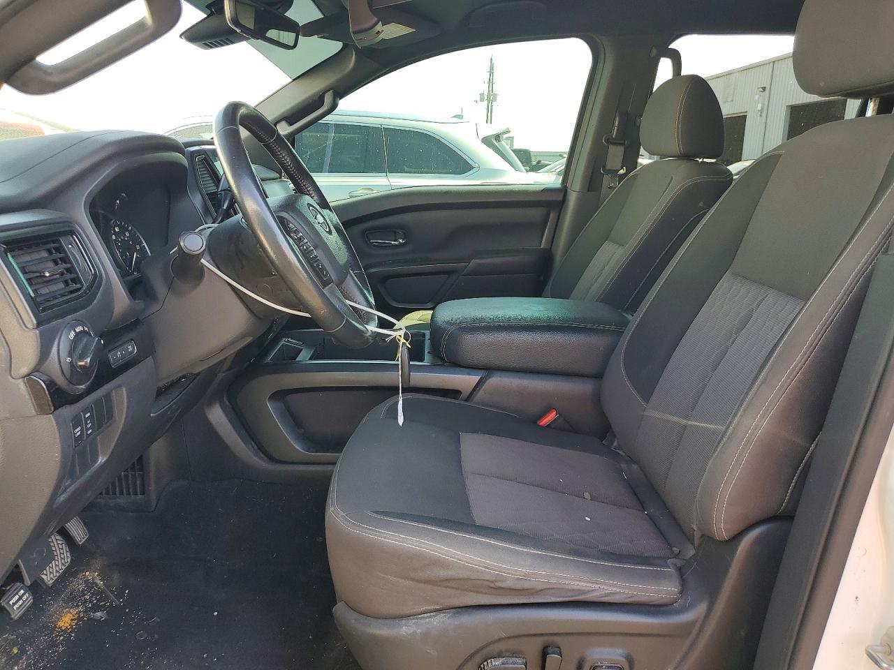 2024 Nissan Titan SV