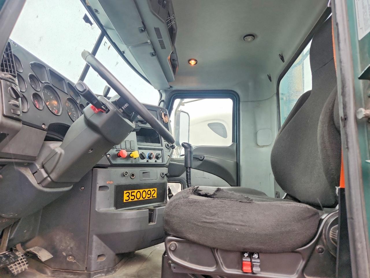 2016 Mack CX612 Semi Truck