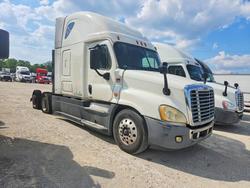 Salvage cars for sale from Copart Greenwell Springs, LA: 2016 Freigliner 2016 Freightliner Cascadia 125 Semi Truck
