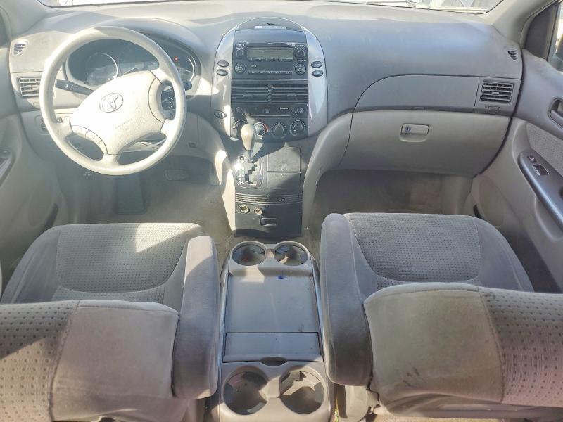 2006 Toyota Sienna le 8 Passenger