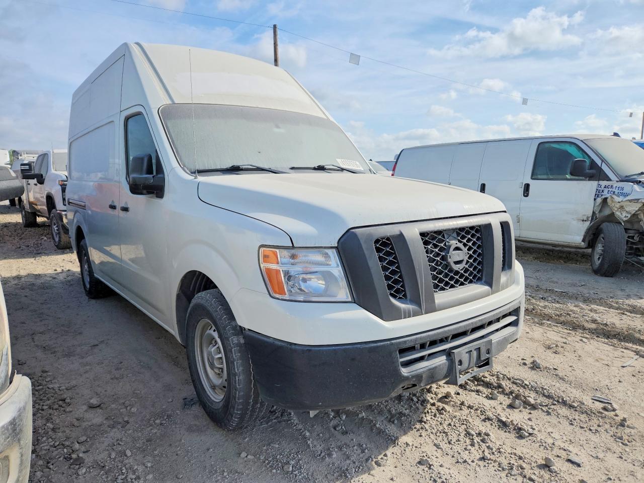 2014 Niss Medium DUTY/BOX Trucks