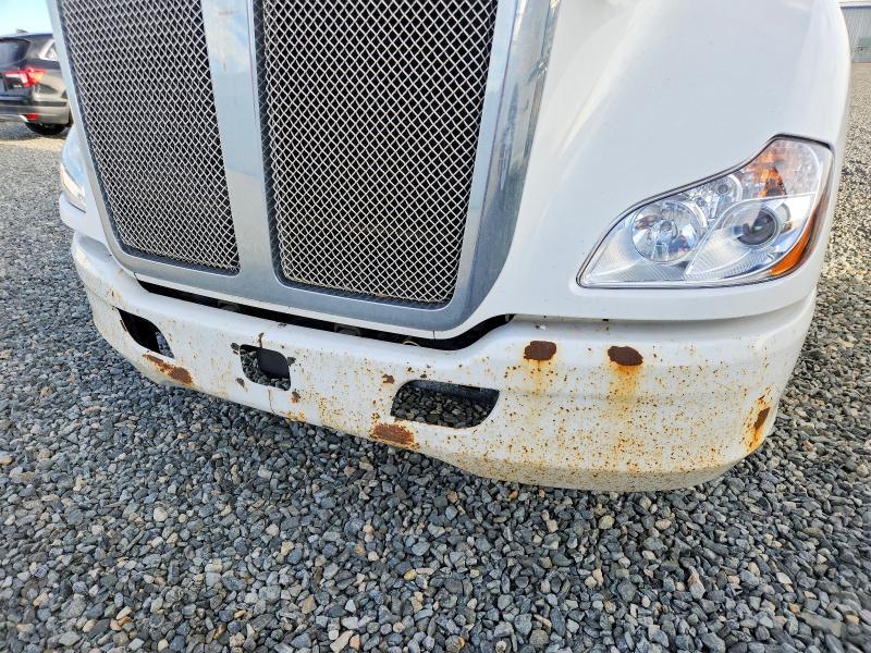 2015 Kenworth T680 Semi Truck