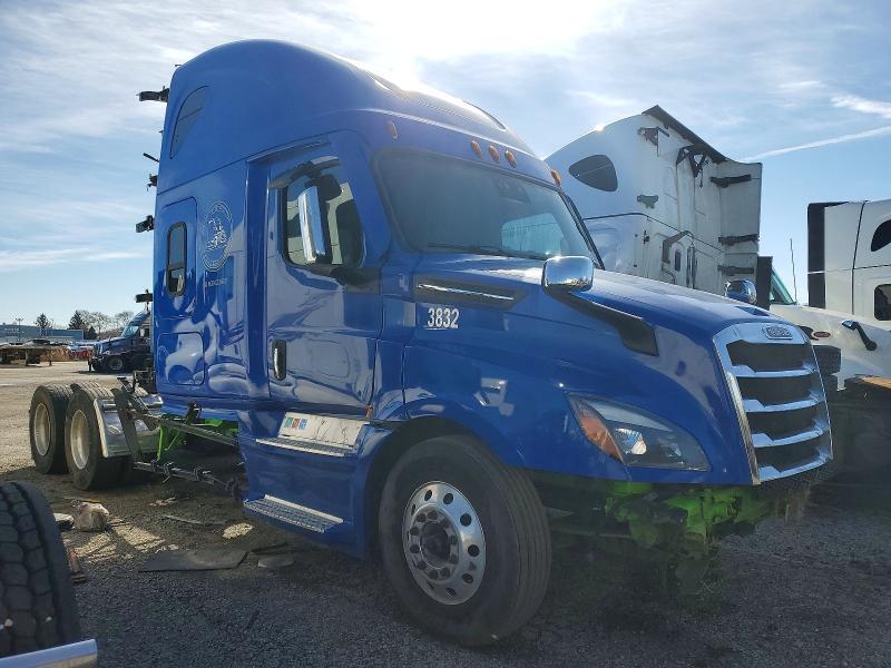 2020 Freigliner 2020 Freightliner Cascadia 126 Semi Truck
