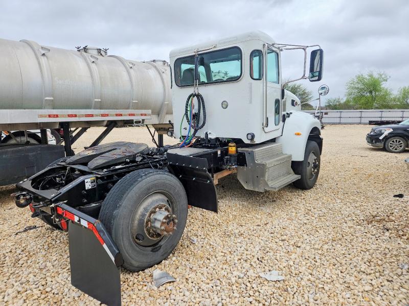 2017 Peterbilt 348 Semi Truck