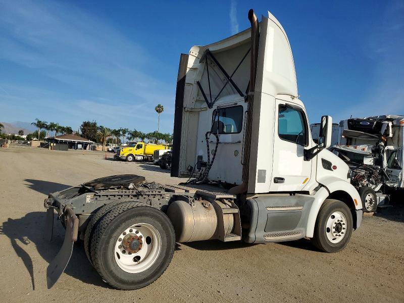 2017 Peterbilt 579 Semi Truck