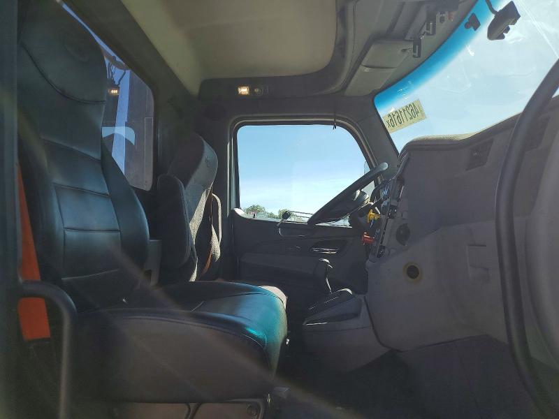 2017 Peterbilt 579 Semi Truck