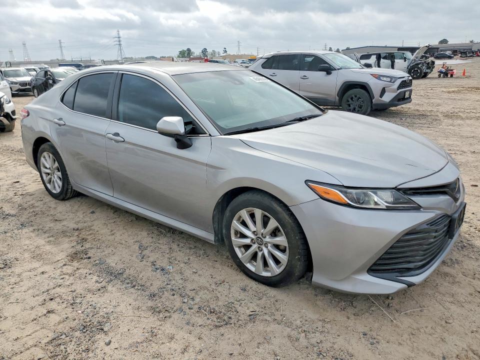 2019 Toyota Camry le