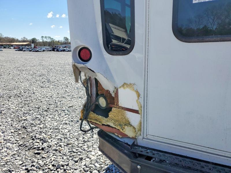 2013 Ford Econoline E450 Super Duty Cutaway Van