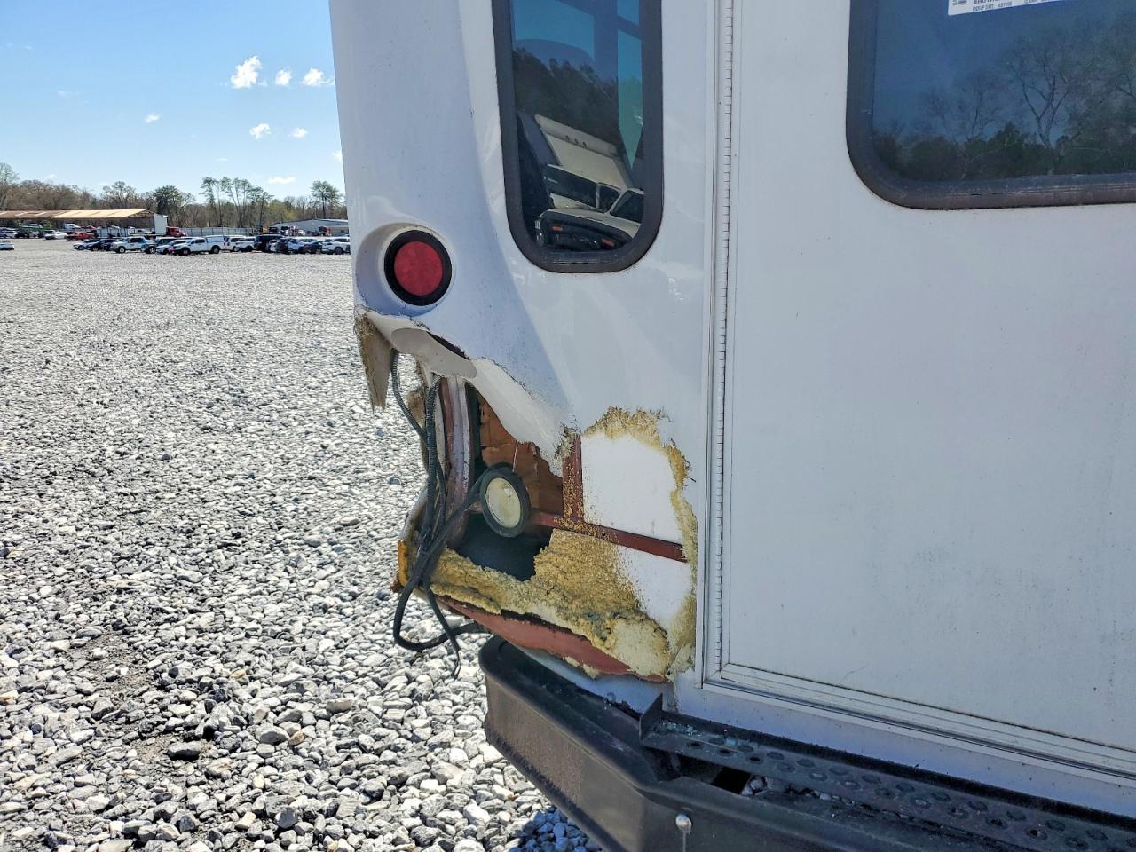 2013 Ford Econoline E450 Super Duty Cutaway Van