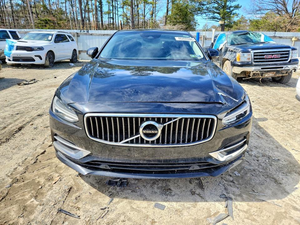 2018 Volvo S90 T5 Momentum