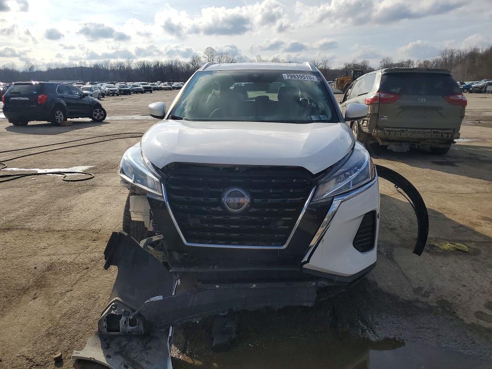 2023 Nissan Kicks sv