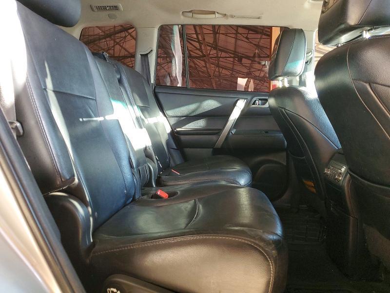 2012 Toyota Highlander se