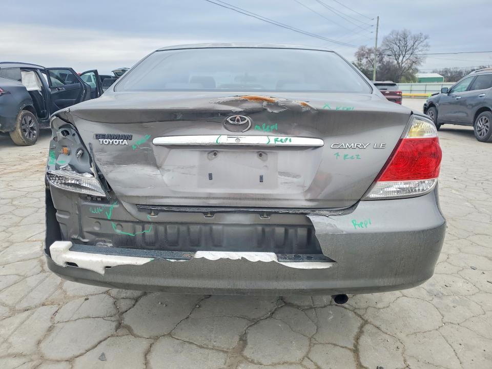 2005 Toyota Camry le