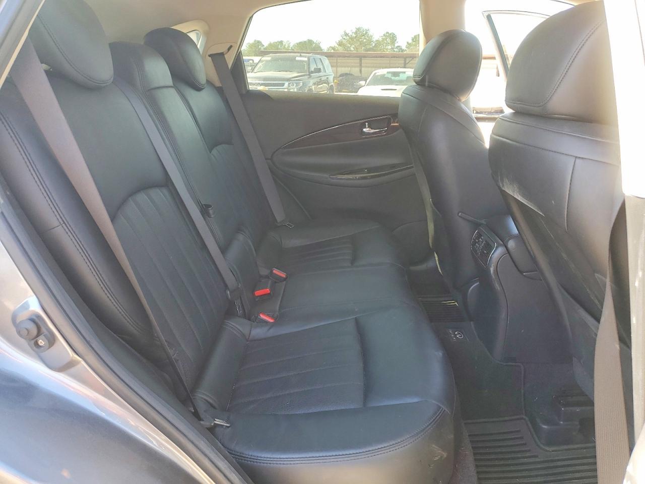2015 Infinity Qx50