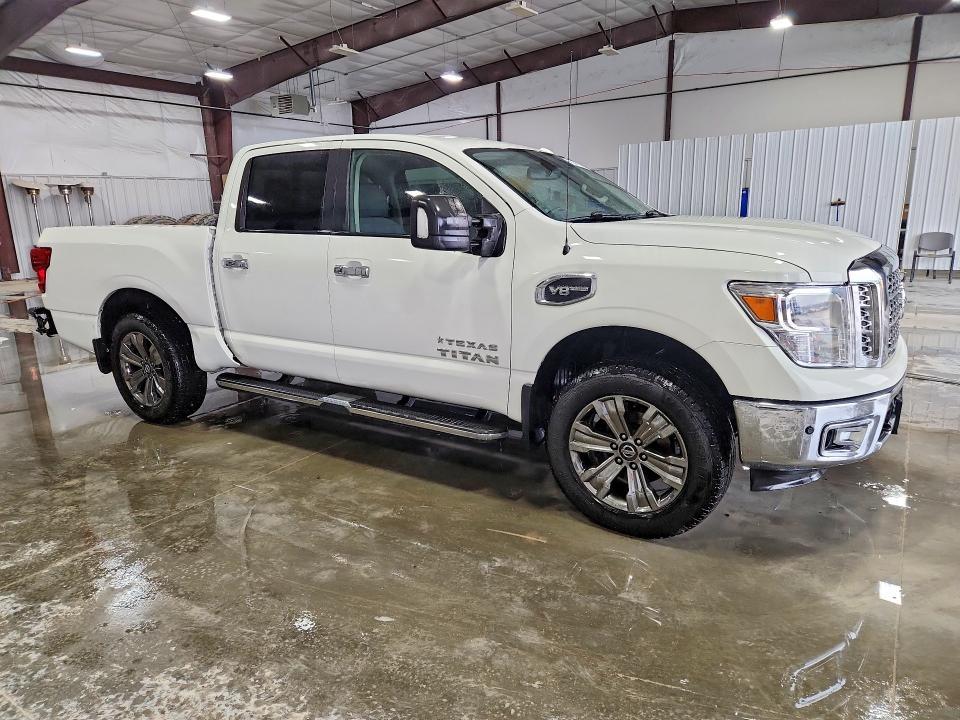 2017 Nissan Titan SV