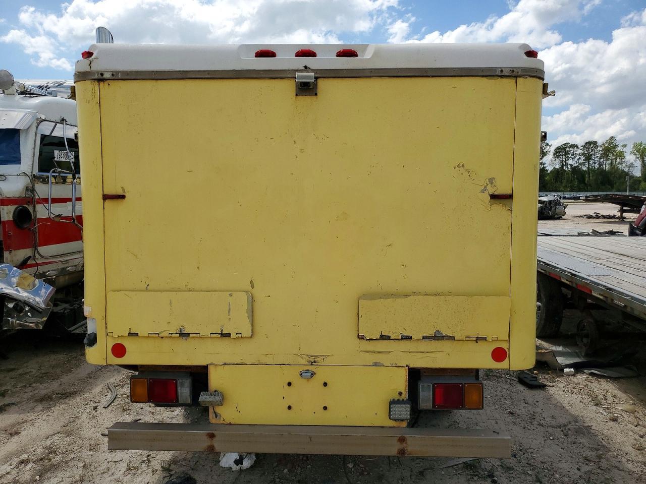 2017 Isuzu NPR HD Utility / Service Truck