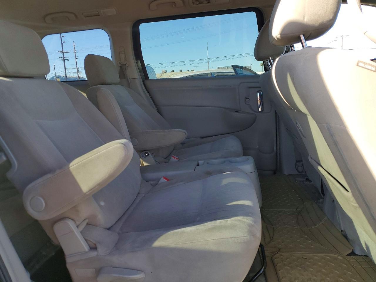 2017 Nissan Quest sv