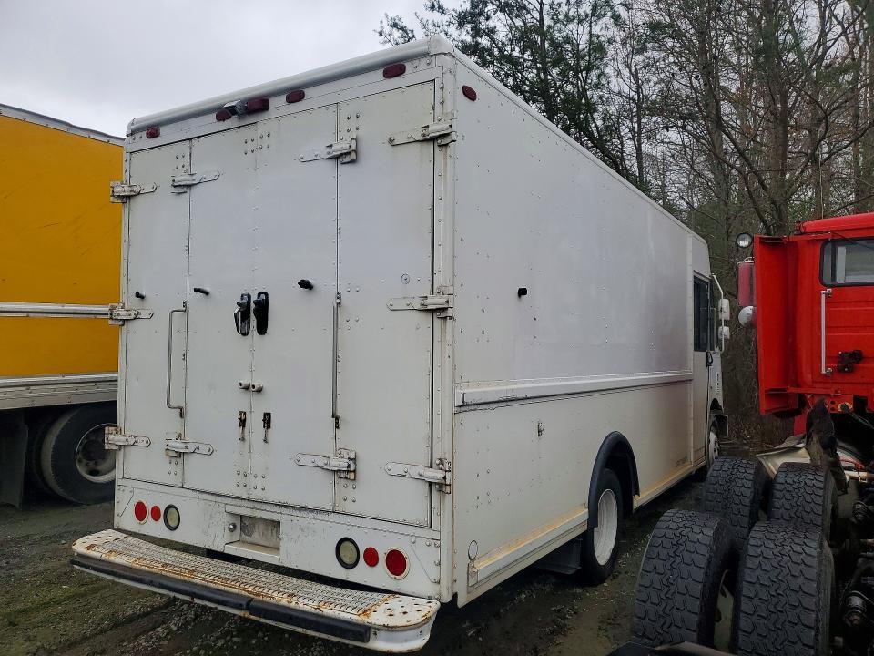 2004 Freightliner MT45G Chassis Delivery Truck