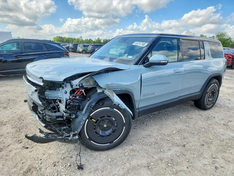 2025 Rivian R1S Adventure