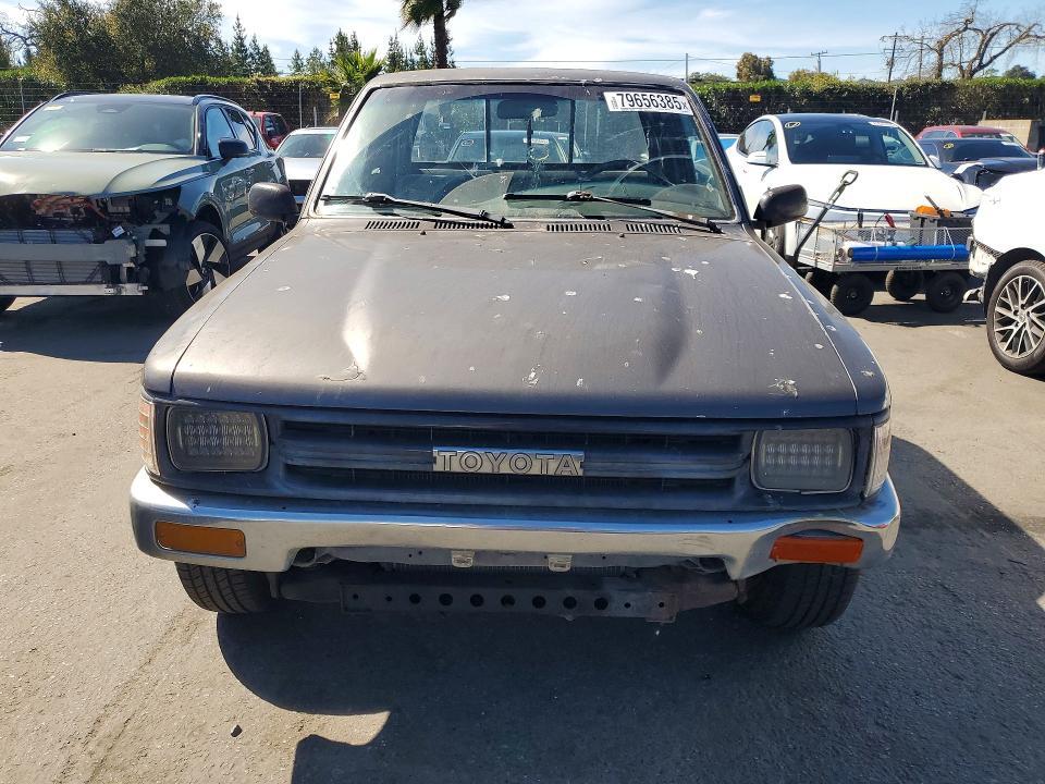 1990 Toyota Pickup Deluxe