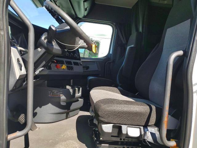 2021 Freigliner Cascadia 126