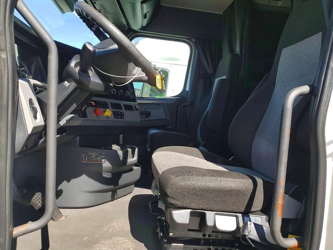 2021 Freigliner Cascadia 126