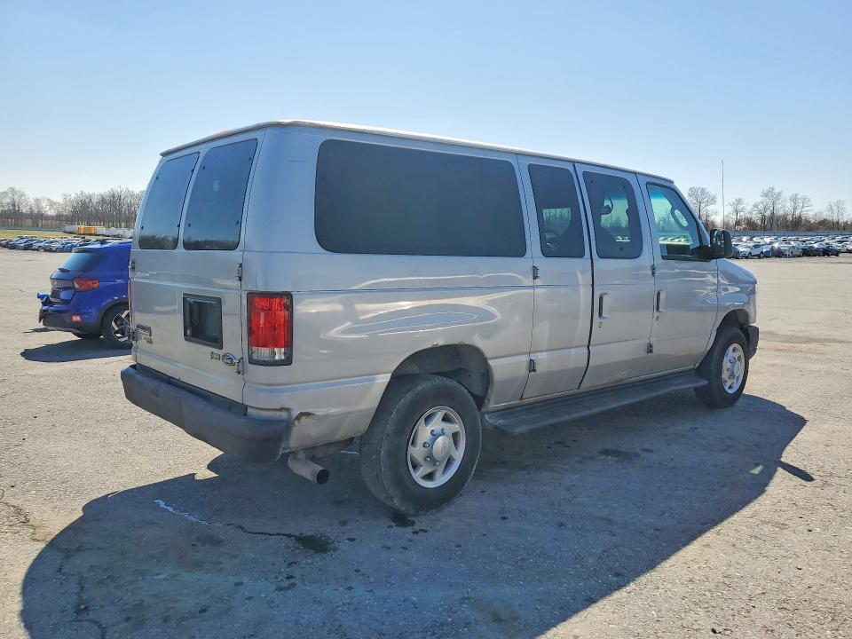 2013 Ford Econoline E350 Super Duty Wagon