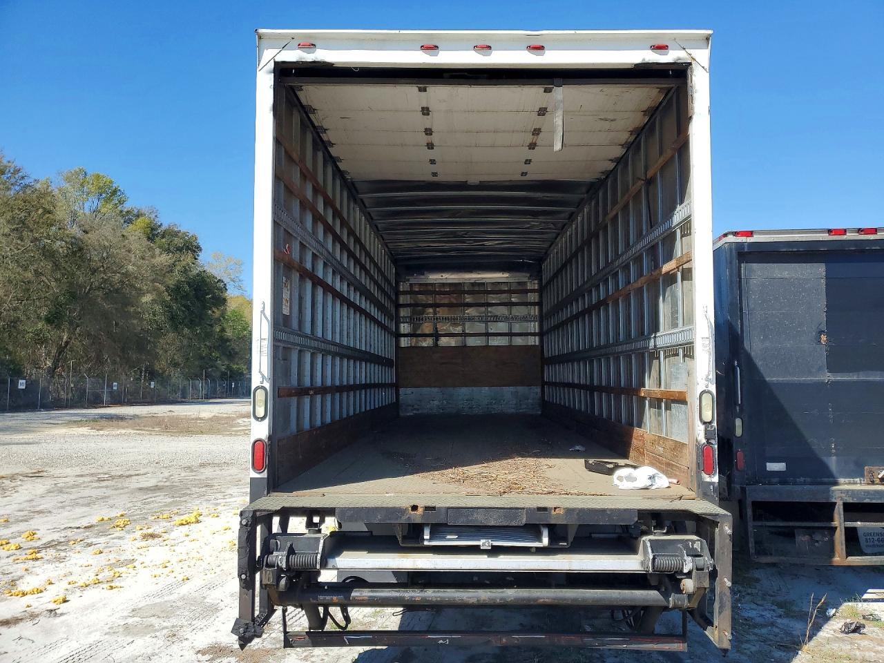2011 Freightliner Business Class M2 BOX Truck
