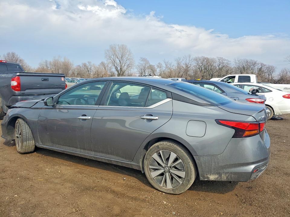 2021 Niss Altima sv