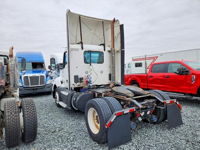 2016 Kenworth T680 Semi Truck