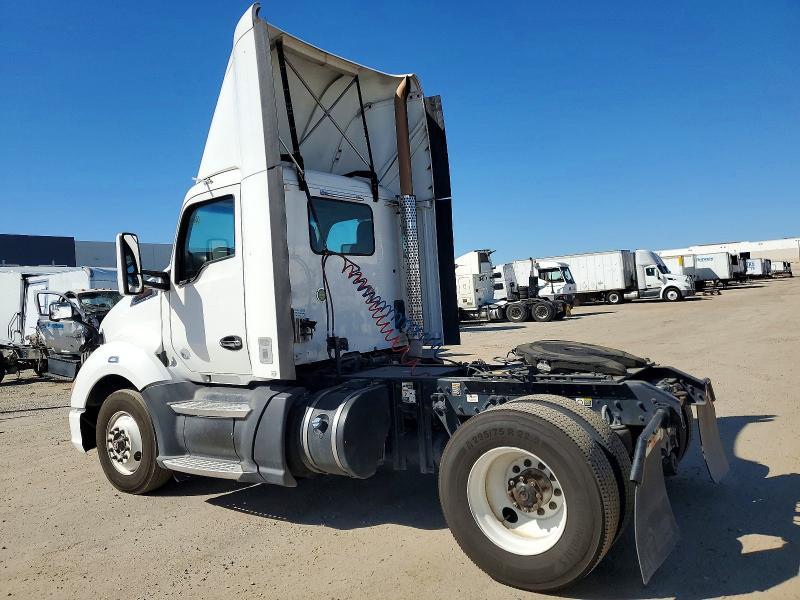 2016 Kenworth T680 Semi Truck
