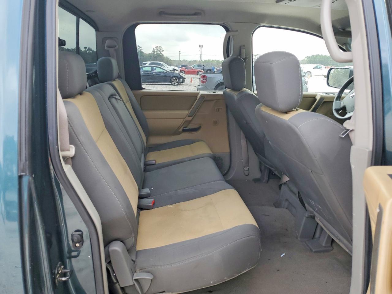 2004 Nissan Titan XE