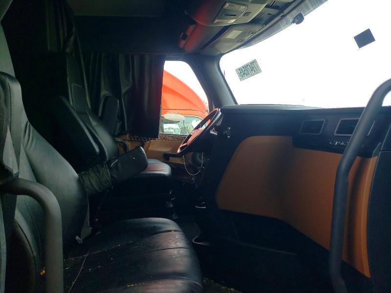 2023 Freigliner Cascadia 126